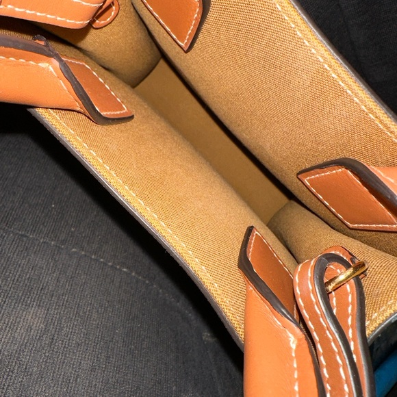 Celine Vertical Mini Cabas Triomphe Excellent condition with strap authentic - Picture 5 of 13